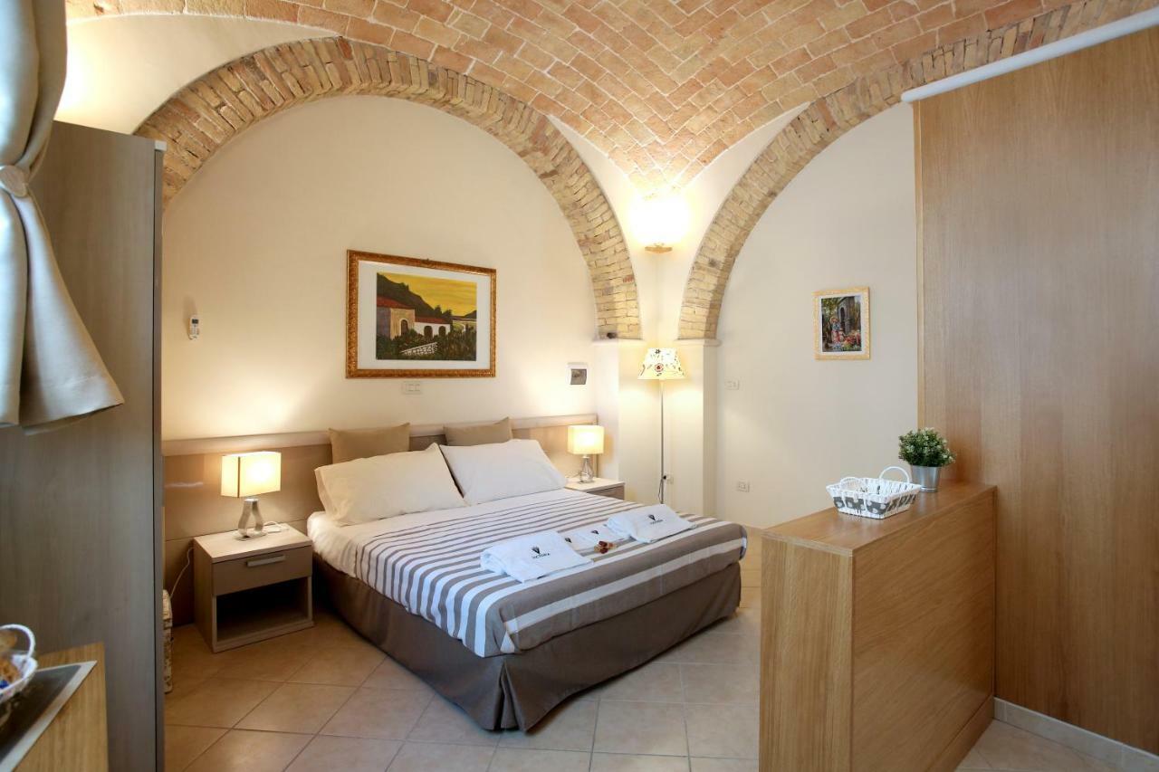 Victoria Royal Apartments & Rooms Termoli Luaran gambar