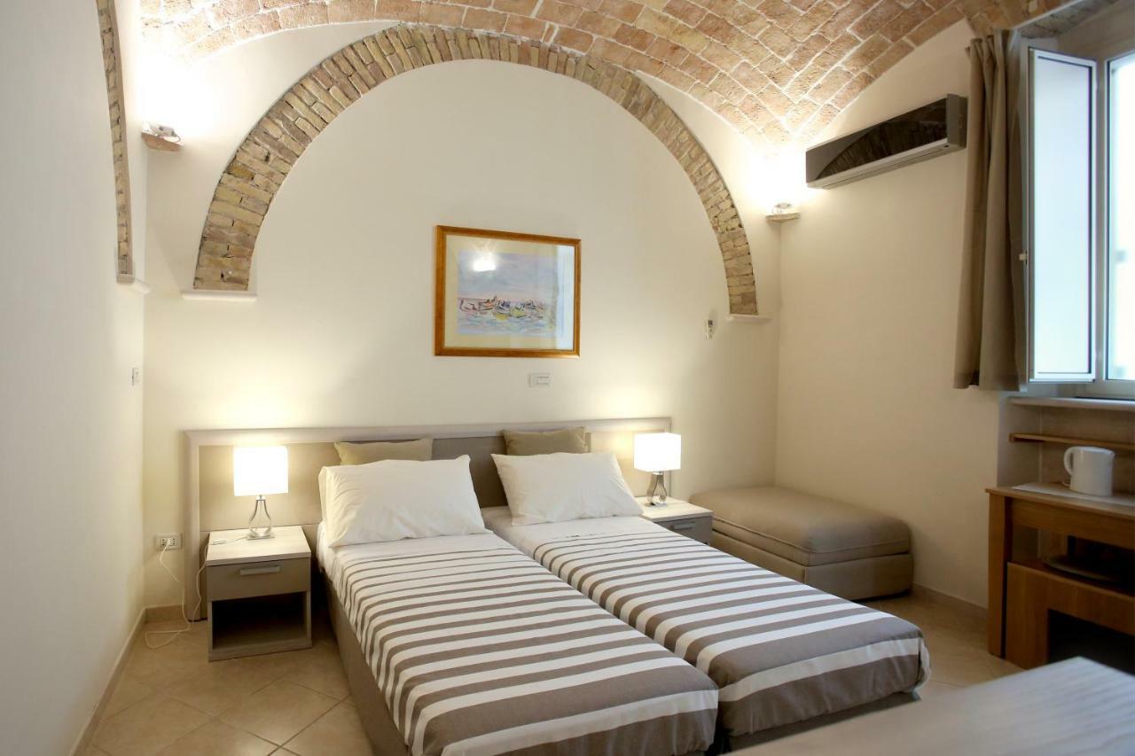 Victoria Royal Apartments & Rooms Termoli Luaran gambar