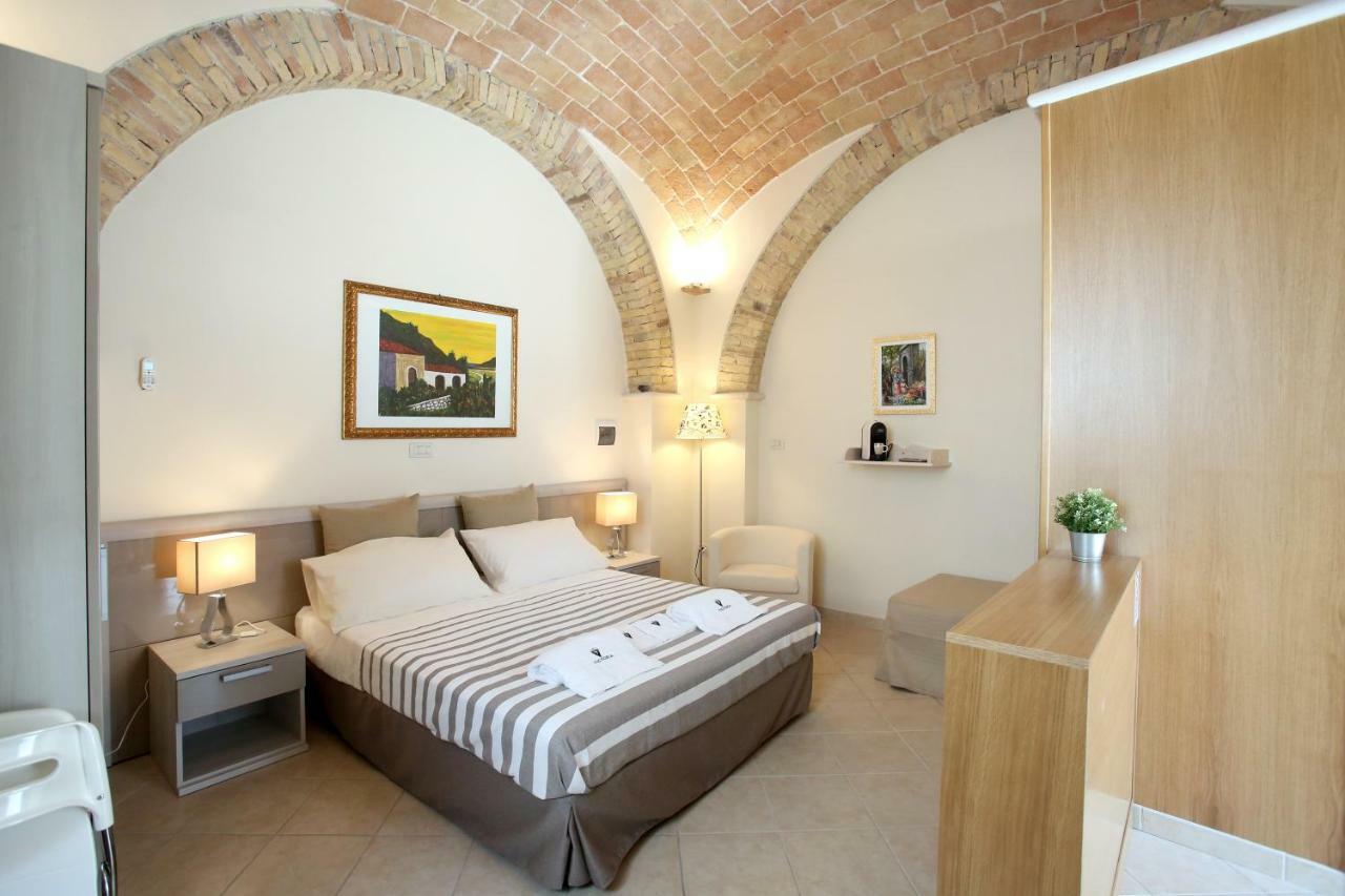 Victoria Royal Apartments & Rooms Termoli Luaran gambar
